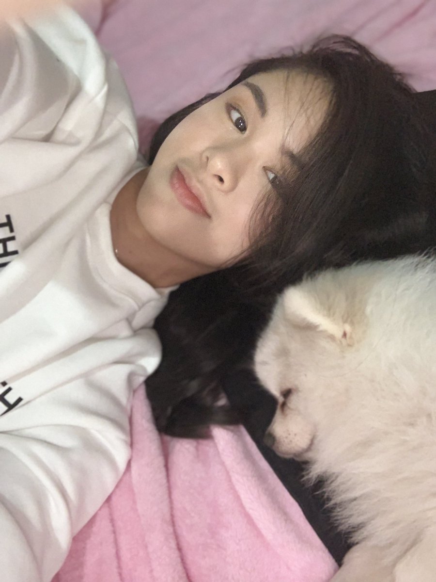 KissesDelavin's tweet photo. MIDTERM STARTS ON MONDAY AW HI TWITTER IMY KSSBLS https://t.co/ZeRudhHI4P