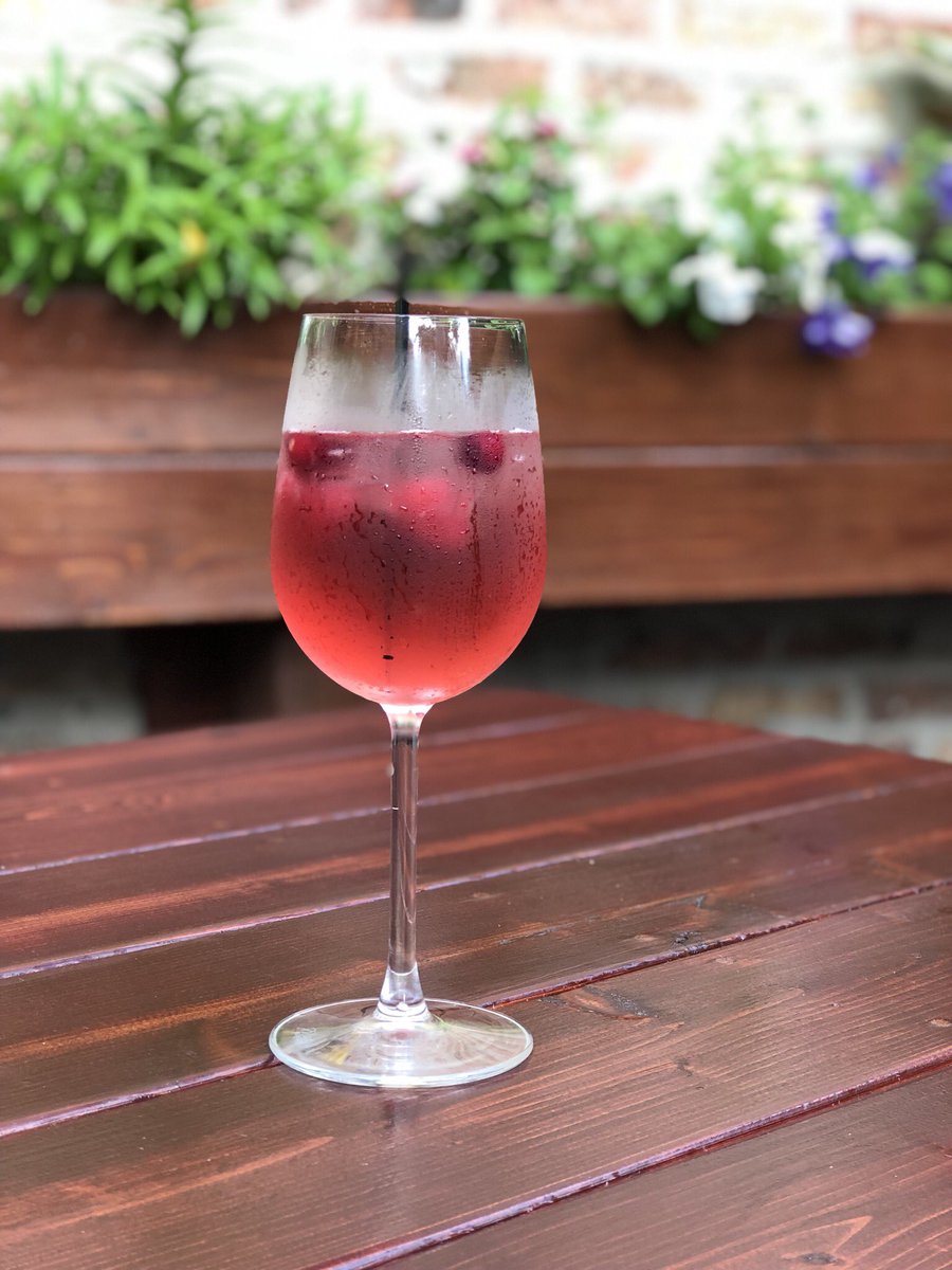 We have something fun in store for the pre-jlo concert goers,  ‘El Anillo’ cocktail  
(Rosè wine, prosecco, Pomegranate, raspberry, Cranberry) #jlo #concert #unitedcenter
