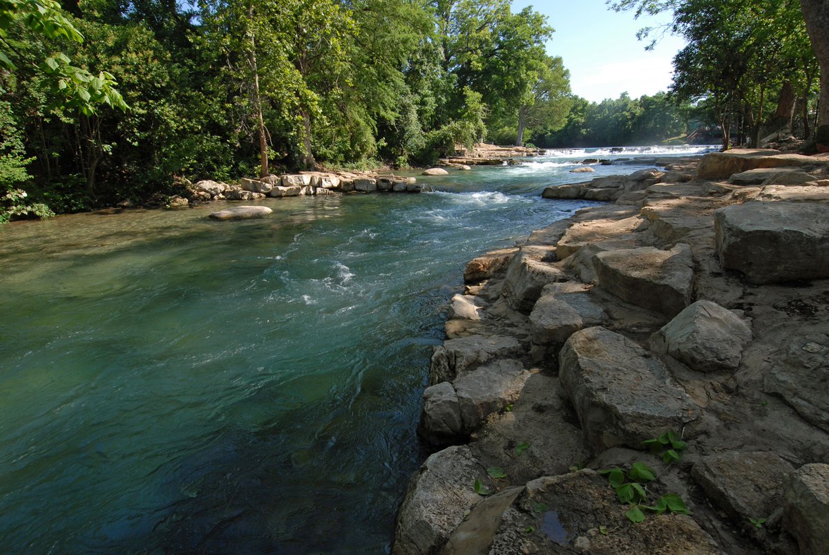 TexasDeptofAg's tweet image. Need a place to cool down with the hot Texas heat? You may want to pack your bags and head over to this beautiful river in San Marcos, Texas #BeatTheSummerHeat #RiverFloat 
ow.ly/apNS50uNrZg