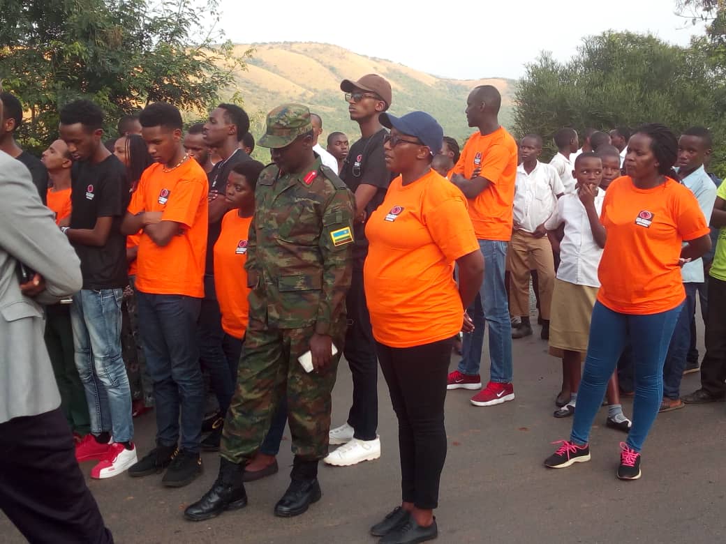 Moses Mugabo (@mosesmugab) on Twitter photo Col Rugambwa: Muri 1990 ukwakira 1- tugeze murwanda twari duhagaze hano turi , kiyongozi late Maj Fred yatubwiye ijambo rimwe yagize ati " Nyuma y' imyaka 30 tugarutse mugihungu cyacu" icyogihe nibwo nabonye abasirikare baraho Bose baturika bararira.
#Kwibohora25 <a href="/pamrwanda/">Pan African Movement</a> Col Rugambwa: Muri 1990 ukwakira 1- tugeze murwanda twari duhagaze hano turi , kiyongozi late Maj Fred yatubwiye ijambo rimwe yagize ati " Nyuma y' imyaka 30 tugarutse mugihungu cyacu" icyogihe nibwo nabonye abasirikare baraho Bose baturika bararira.
#Kwibohora25 <a href="/pamrwanda/">Pan African Movement</a>