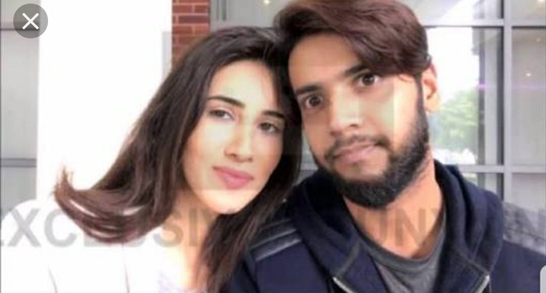 MrGreenMemes's tweet photo. Imad Wasim keeping the hopes alive against Afghans, unlike his relationship with his ex Afghani GF. #PakistanVsNamakHarams https://t.co/VBuBiGTPws
