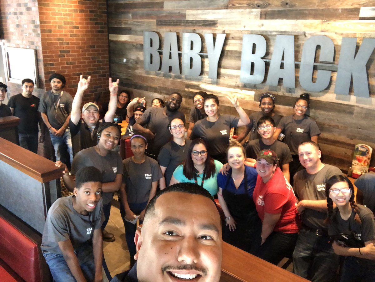 EricEstrada713's tweet photo. Showing these amazing Chili’s Heads Some #ChilisLove this am as we Get ready to take care of our Guest at 🌶’s Richmond! #RisingRichmond #PlayRestaurant #Inspire,Challenge,Motivate https://t.co/31JdqwLQSv
