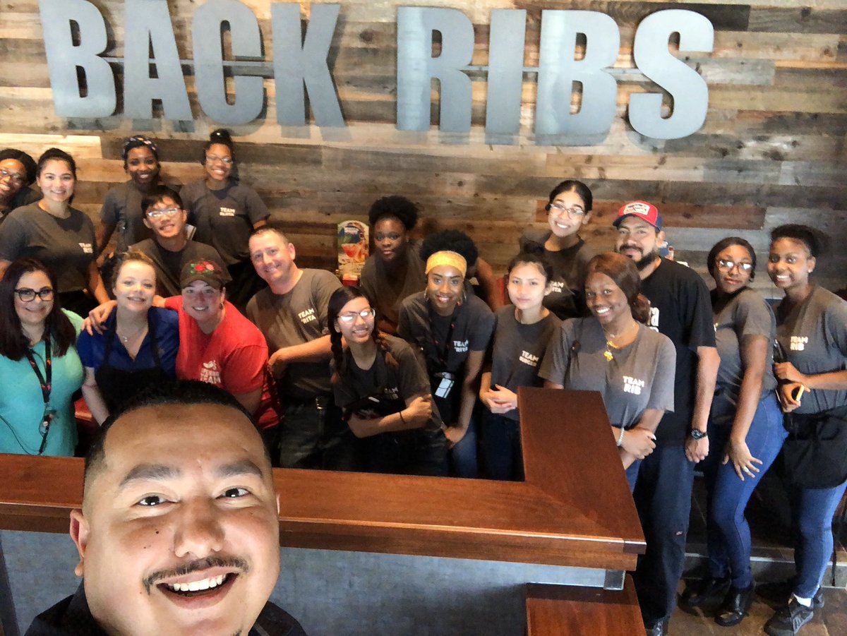 EricEstrada713's tweet photo. Showing these amazing Chili’s Heads Some #ChilisLove this am as we Get ready to take care of our Guest at 🌶’s Richmond! #RisingRichmond #PlayRestaurant #Inspire,Challenge,Motivate https://t.co/31JdqwLQSv