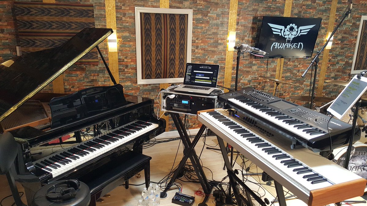 ColyerMusic's tweet photo. Today's Office. Video shoot for @OfficialAwakenB
#ColyerMusic #awakenthemetal #awaken #progressivemetal #progressiverockcommunity #progressiverock #progrock #dcitystudios https://t.co/hsAtpQWiF2