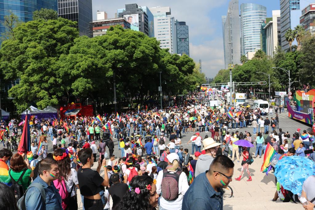 plumasatomicas's tweet photo. Está a punto de iniciar 41º desfile del orgullo LGBT en la CDMX. 41 años de luchar contra el odio; a este arcoiris ya nada lo para ❤️🧡💛💚💙💜
#PrideMexico #Pride2019 #MarchaOrgulloLGBT https://t.co/6HQnmFg72b