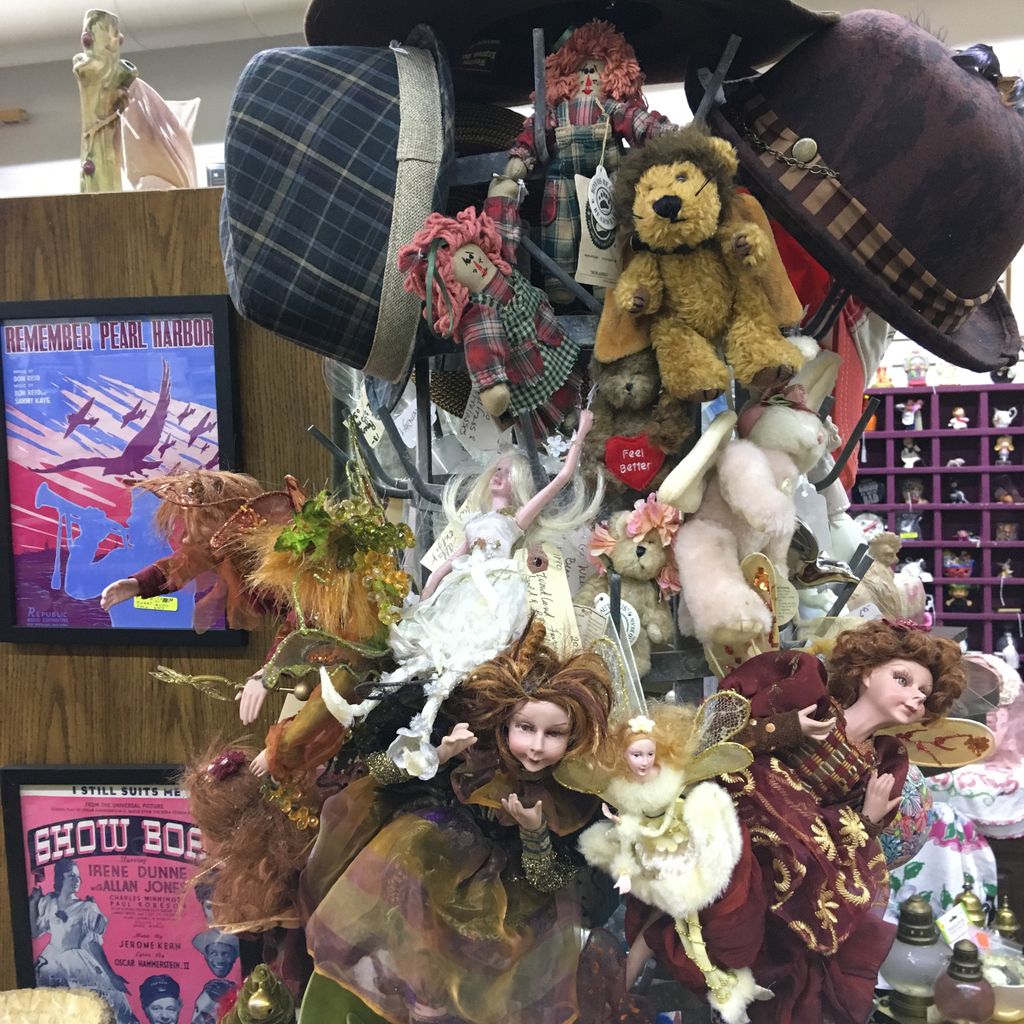 DragonflySageTT's tweet photo. Boyd’s Bears, Forest Fairies, &amp; WWII Sheet Music... What do you collect? We might have it! 
#collectibles #boydsbears #fairydolls #WWII #sheetmusic #fedora #vintage #vintageinspired #decor #unique #antiquestore #georgetowntx #georgetownsquare #dragonflysage #shopsmall #shoplocal https://t.co/w72wACFnv7