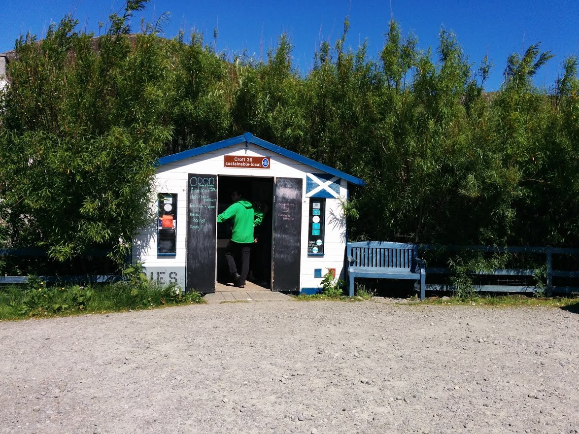 SallyRoydhouse's tweet photo. Harris/Lewis is great for honesty boxes and serve yourself food huts/sheds at the end of folks gardens, love it! #homemadeproduce #Mustheb #Croft36 #Mollans #foodhuts #enterprisingpeople https://t.co/t2kWWWgWW6