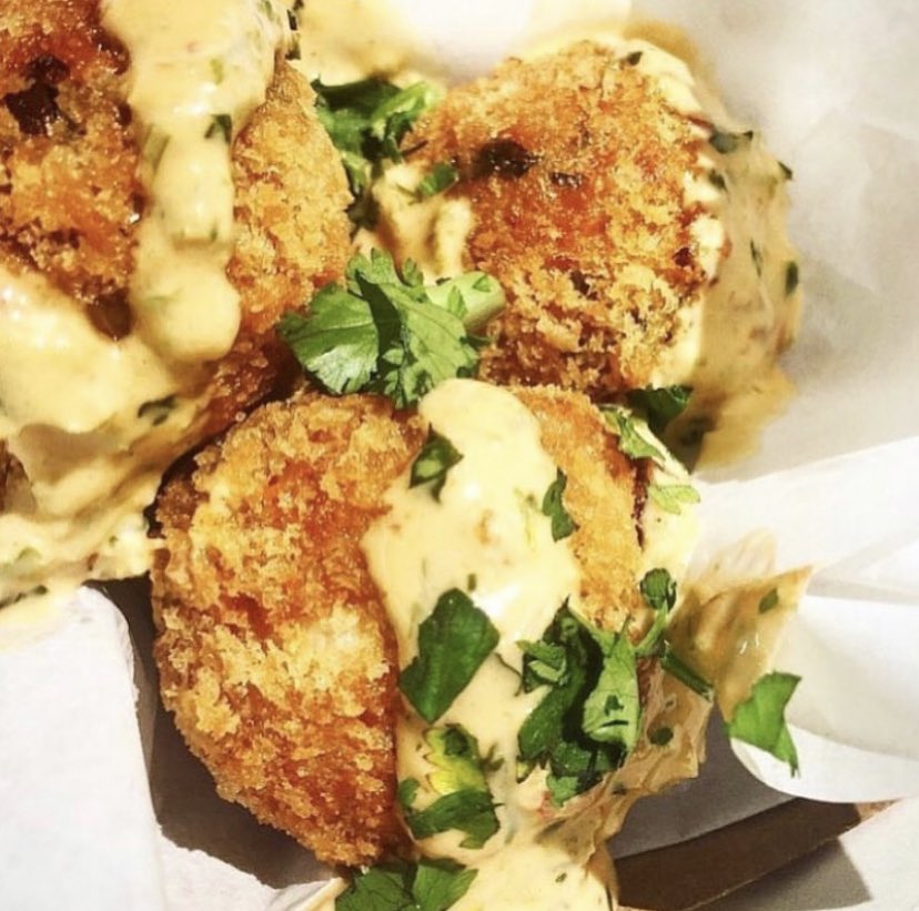 Nothing says summer like kimcheesy rice balls. Catch us today at Glen Ellyn 4th of July Picnic! 🐼🇺🇸

📍Lake Ellyn Park, 645 Lenox Rd. 
⏰ 11a-3p