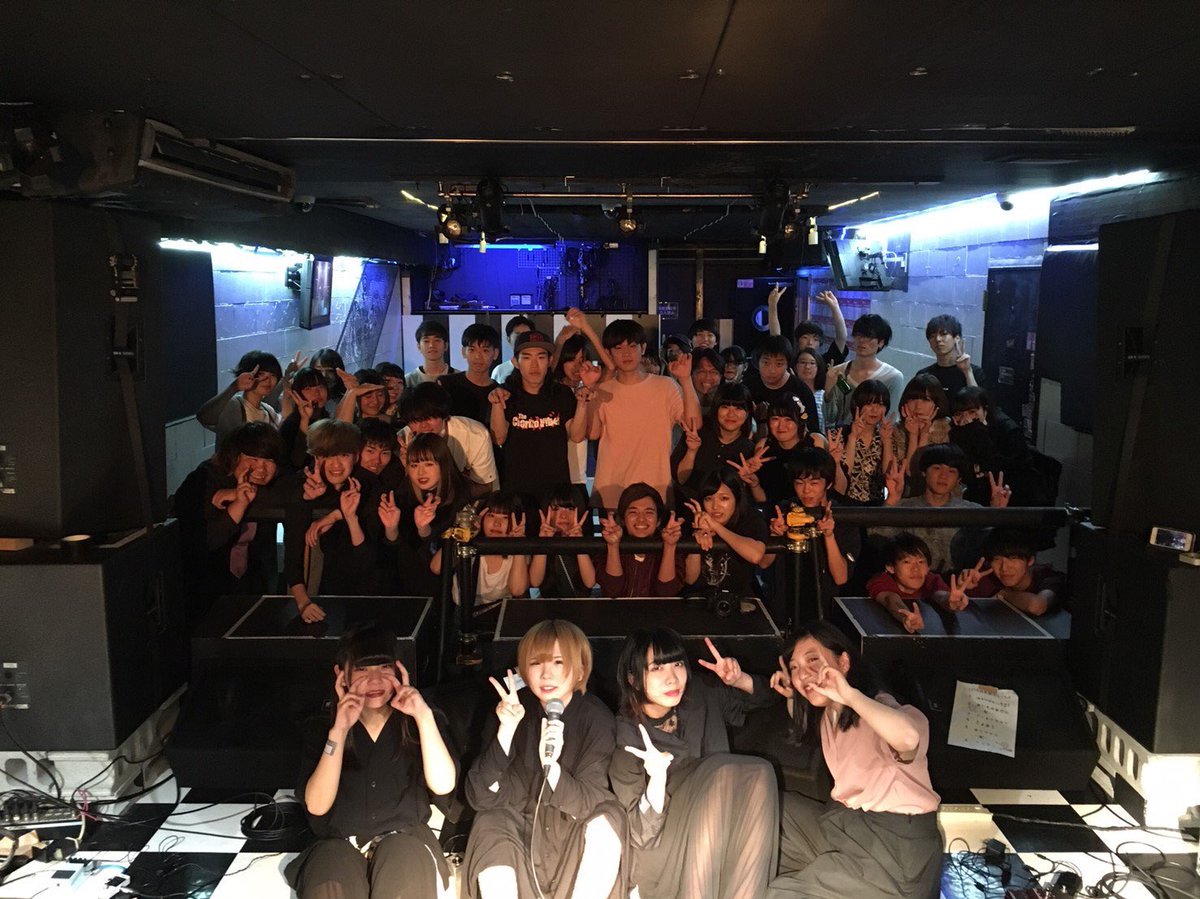 fuhire_u's tweet photo. 江戸を知ってる人も知らない人も読んでくれると嬉しいです。

江戸フォイア．のベースでした、ありがとうございました！

実は実は結成して1年も経ってない江戸フォイア．たくさんの人に応援して頂き感謝しています🌟 https://t.co/8pe3QJcNZU