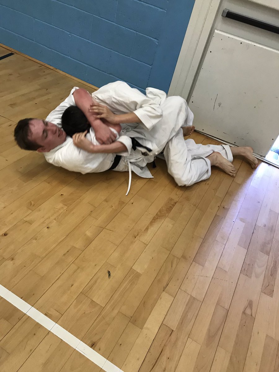 SamaMartialArts's tweet photo. Great work from our black belt students that trained at the specialist #karate classes today held in #Eastbourne. The classes were taken by Renshi Lee Gibson and assisted by Sensei Matt Harford &amp; Sempai Kyle Hobgen...A tough lesson today in high temperatures! 🌞🌞💪🏼💪🏼👊🏼👊🏼 OSS! https://t.co/RhRKl7fCYx