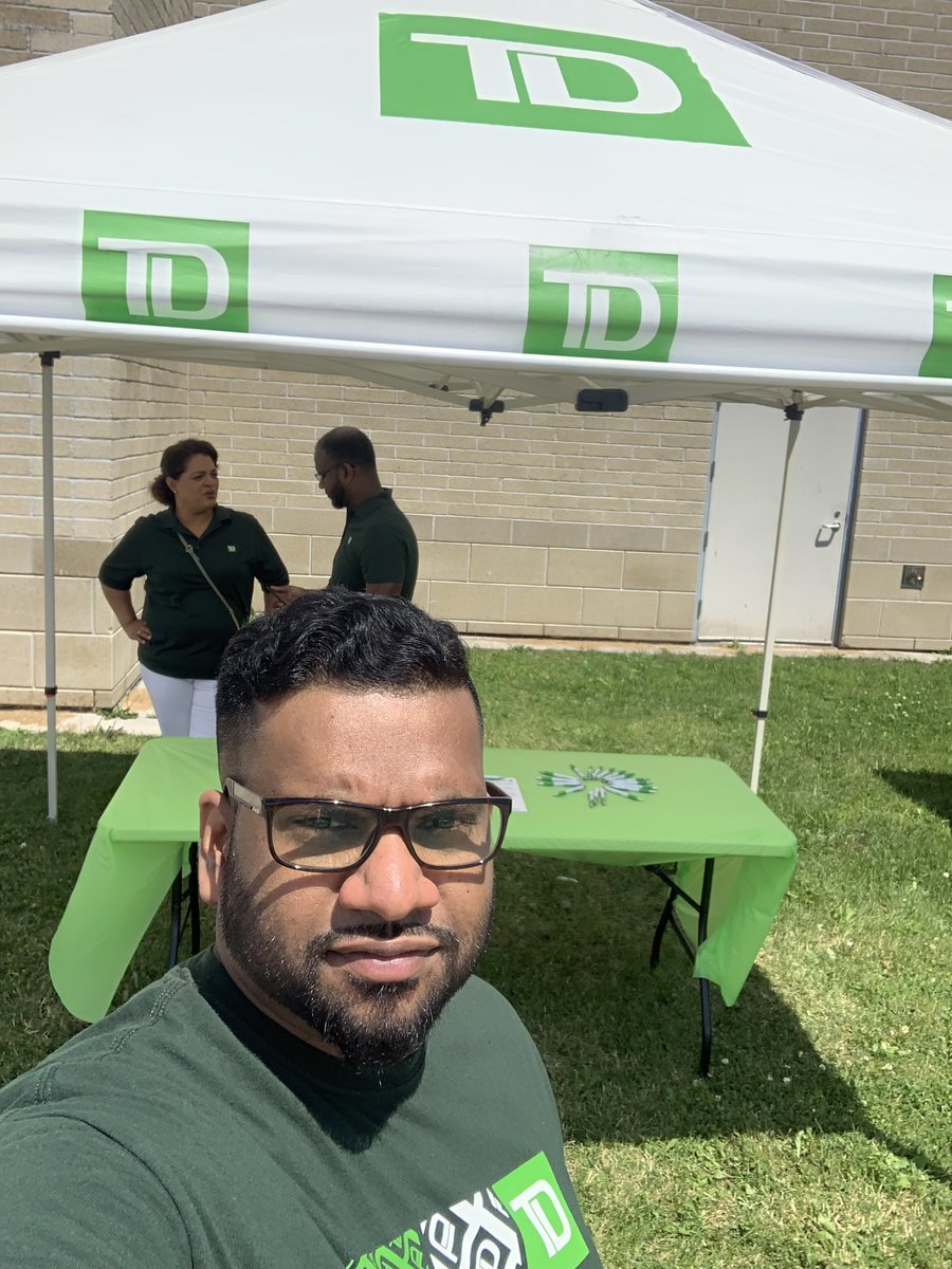 K7kanapathi's tweet photo. Amazing day to start the long weekend with Durham Caribbean Festival.  #TD Sponsor. #proudbankTD #saturdayTD #7daysbankTD #CANADADAY 🇨🇦 @GerardDinneen @lthomas0545 @CrystalRamoo @Therealkowala #TDSmallbusinessbanking https://t.co/oPDAUJ9scg
