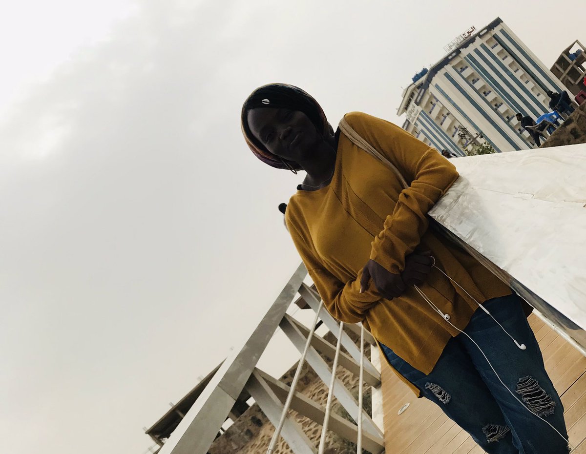 بكرا م عارفة المنتظرني شنو ف قررت اعمل الحاجات البحبها كلها و أودع كل الناس يمكن نمشي و م نجي راجعين او نرجع نحتفل كلنا المهم انا بحب البلدي كتير و دي الحاجة الوحيدة ألانا متاكدة منها ف شنو مدنياااااااااااااااااااااااااو و بكرا الموكب