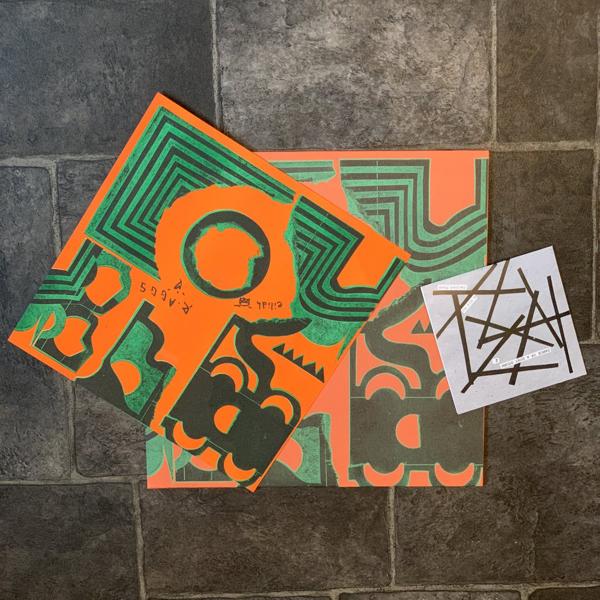 ifotou's tweet photo. Finally making my way to #glasgow today to pick up my signed vinyl copy of @sacredpawsltd #RunAroundTheSun from @Monorail_Music with exclusive mixtape CD & thanks to my son @KyloDB for this copy of @Pipblom #Boat for #FathersDay! #BringOnTheVinyl https://t.co/hwYdpjSE51
