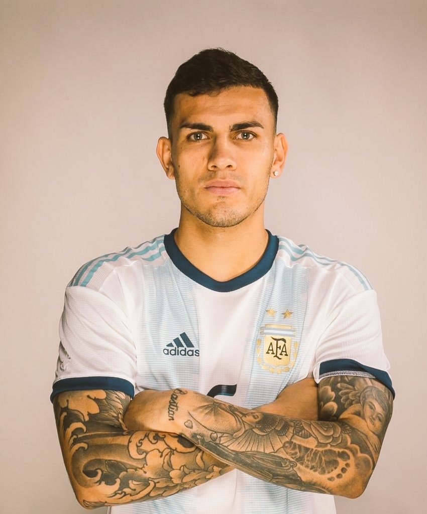 BocaEnStream's tweet photo. Felíz cumpleaños, @LParedss ! #MadeInBoca 🔷🔸🔷 https://t.co/EEz0hLtKfR