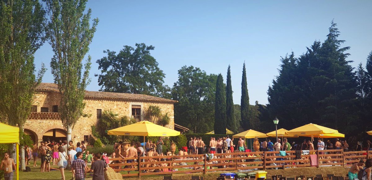 La penya s’ho està passant pipa a l’Era Electrònica Pool Party...🍹⛱ 🎧

#FestivalEra #PoolParty #Llagostera #summerfestival #CostaBrava