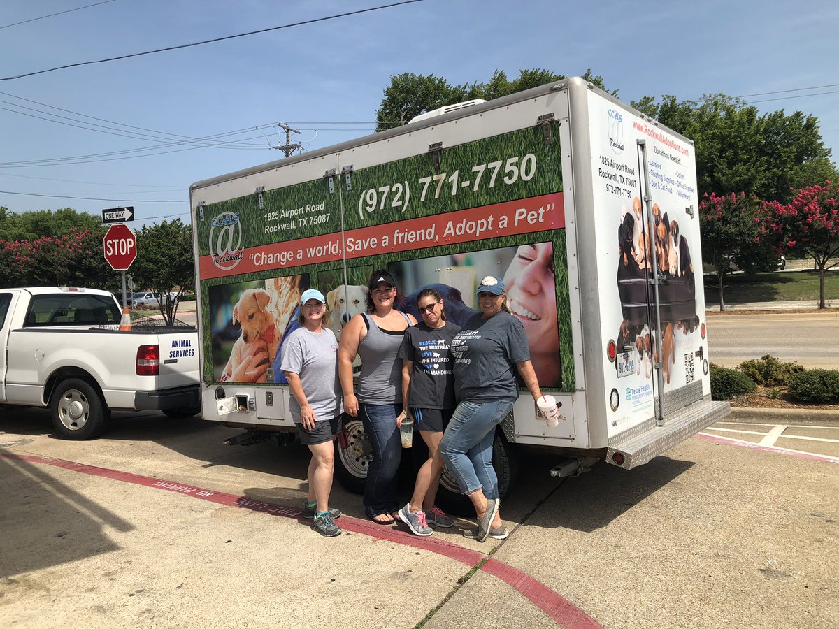 EvaPinson's tweet photo. Volunteer selfie!  Rockwall Adoptions! Come on out and see the puppies at the Shell on Rusk and Lakeshore from 11:00 -2:00 today! #LLESsummer https://t.co/ADCi9R74vi