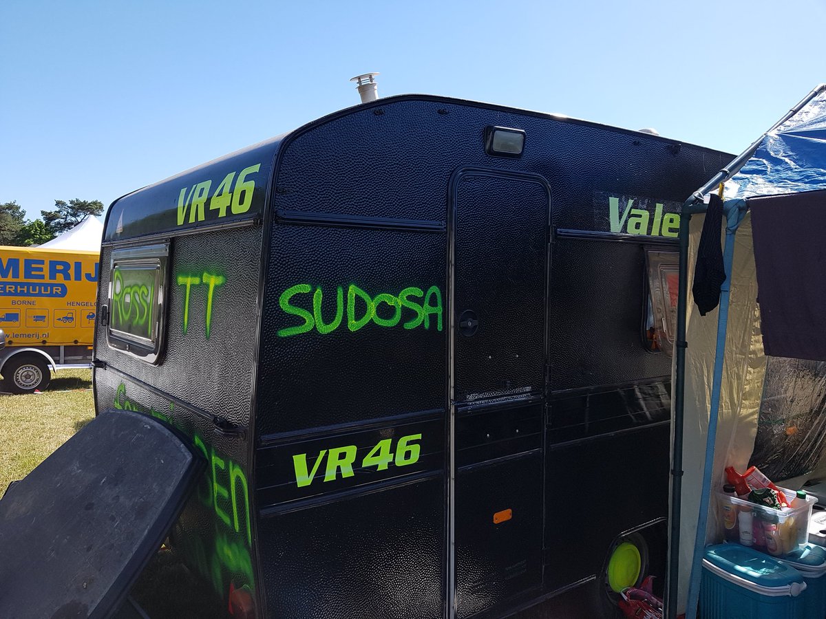 barkhuisa's tweet photo. Mooi om te zien!
Fans van @ValeYellow46 zijn ook fans van @sudosadesto 😁
#fanbase #volleybal #TTcamping #Nevobo #SportVerbroedert #SUccesDOorSAmenwerking https://t.co/fYsrZjOmEY