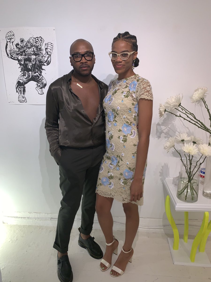 Desirae_h_'s tweet photo. Only my fancy ass friend would have his birthday at an Art Gallery. 🎈. #DopeNight https://t.co/bovoEHyIlT
