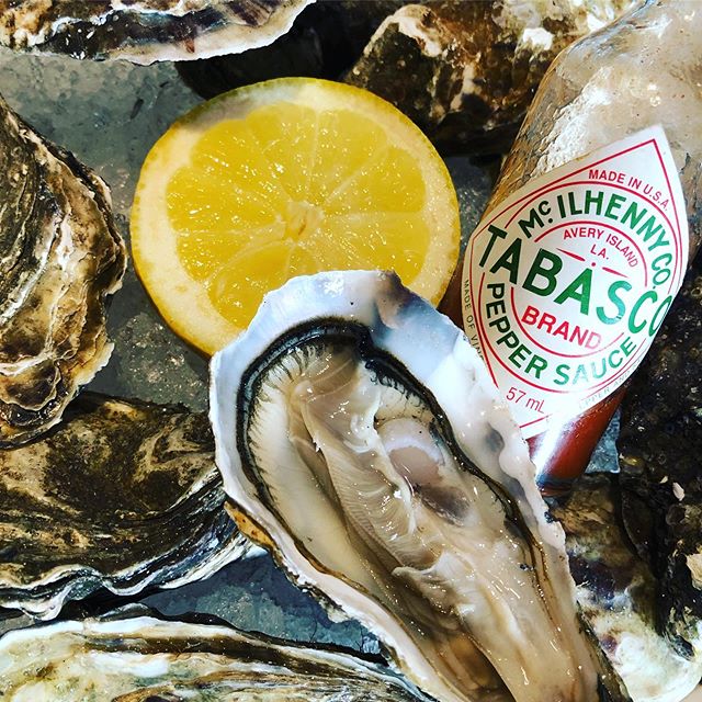 LINDISFARNE OYSTERS | when they taste this good keeping it simple | @theimpeccablepigrestaurant #swinedineandsleep #lindisfarneoysters #fresh #local #lemon #tabasco #ouichef #food #foodie #oinkoink