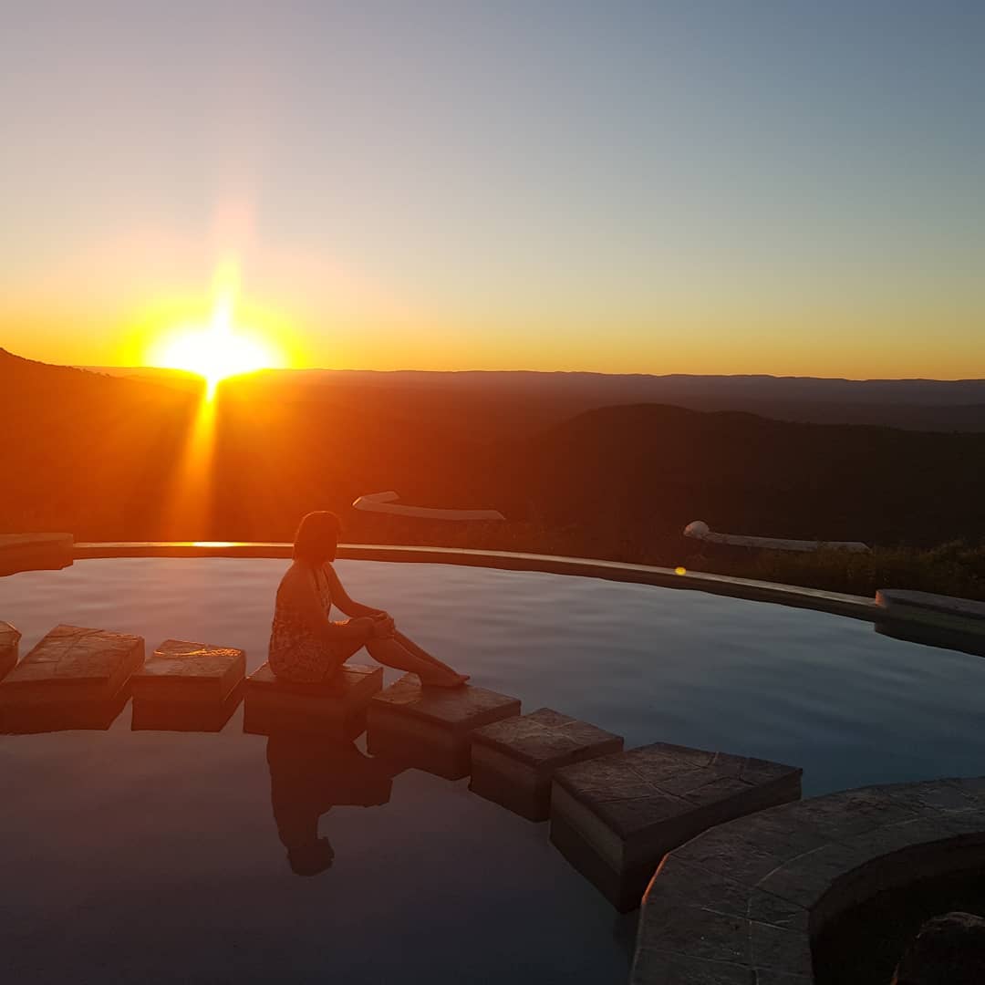 KuzukoLodge's tweet photo. Spend the weekend admiring Karoo sunsets that take your breathe away, in a lodge designed for daydreaming 💫 Packed your bags yet? https://t.co/ybcSXL8CZP. 📸: @amydodge1 #LegacyHotels #Weekend #Travel https://t.co/4BBySG1J1F