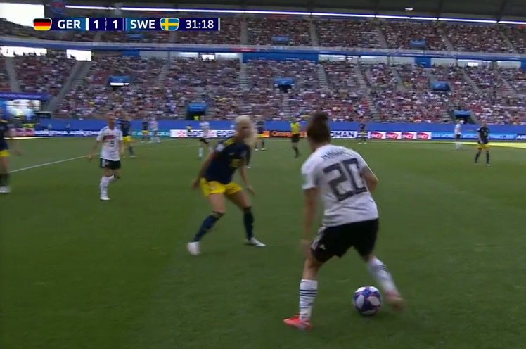 GETAnalysis's tweet photo. GETAnalysis: It is so hot that there will be cooling breaks during the match - #Germany has one as does #Sweden
#FIFAWomensWorldCup19 - ⚽⚽⚽⚽ #GER 1 - 1 #SWE #GERSWE #SWEGER #GERvsSWE #SWEvsGER https://t.co/DqHLVrYaW7