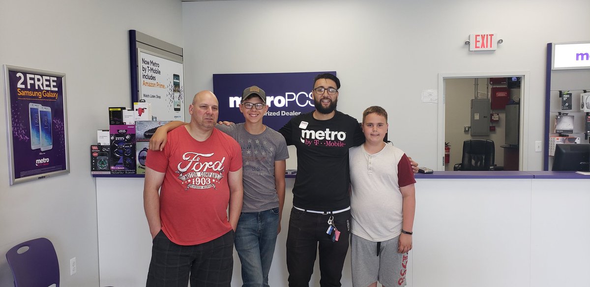 JimFinnMetro's tweet photo. All Time Wireless 17044 Fort St. Sal with our newest Metro by T- Mobile customer. Amazon had his boys excited to watch and listen to music. https://t.co/HmpTzcrElB