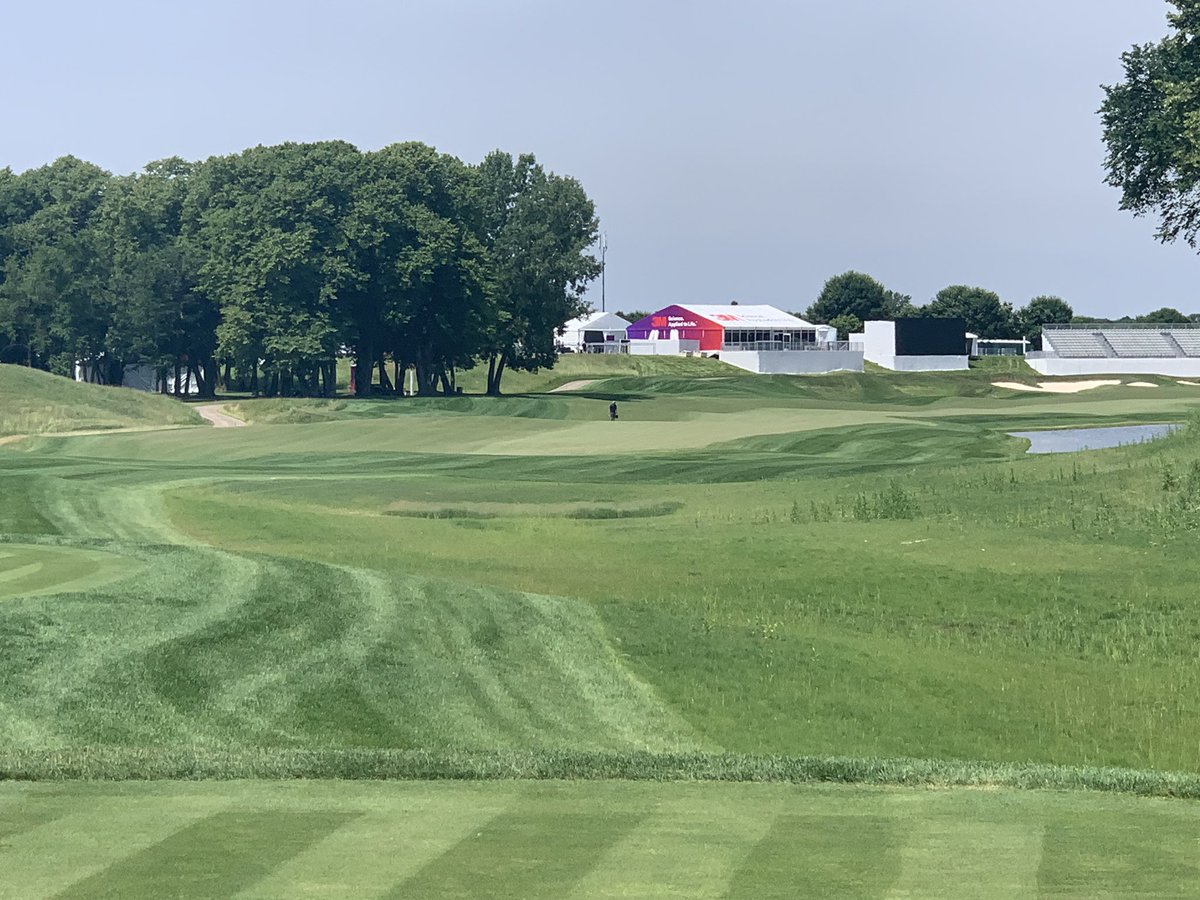 girardredwine's tweet image. Just stopped by @TPCTwinCitiesAG to pick up my swag bag. @mmturfguy and the entire staff have this place completely dialed in as usual. Renovation changes from last fall look outstanding. Looking forward to another year of helping out. #eveningshift #triplexlife