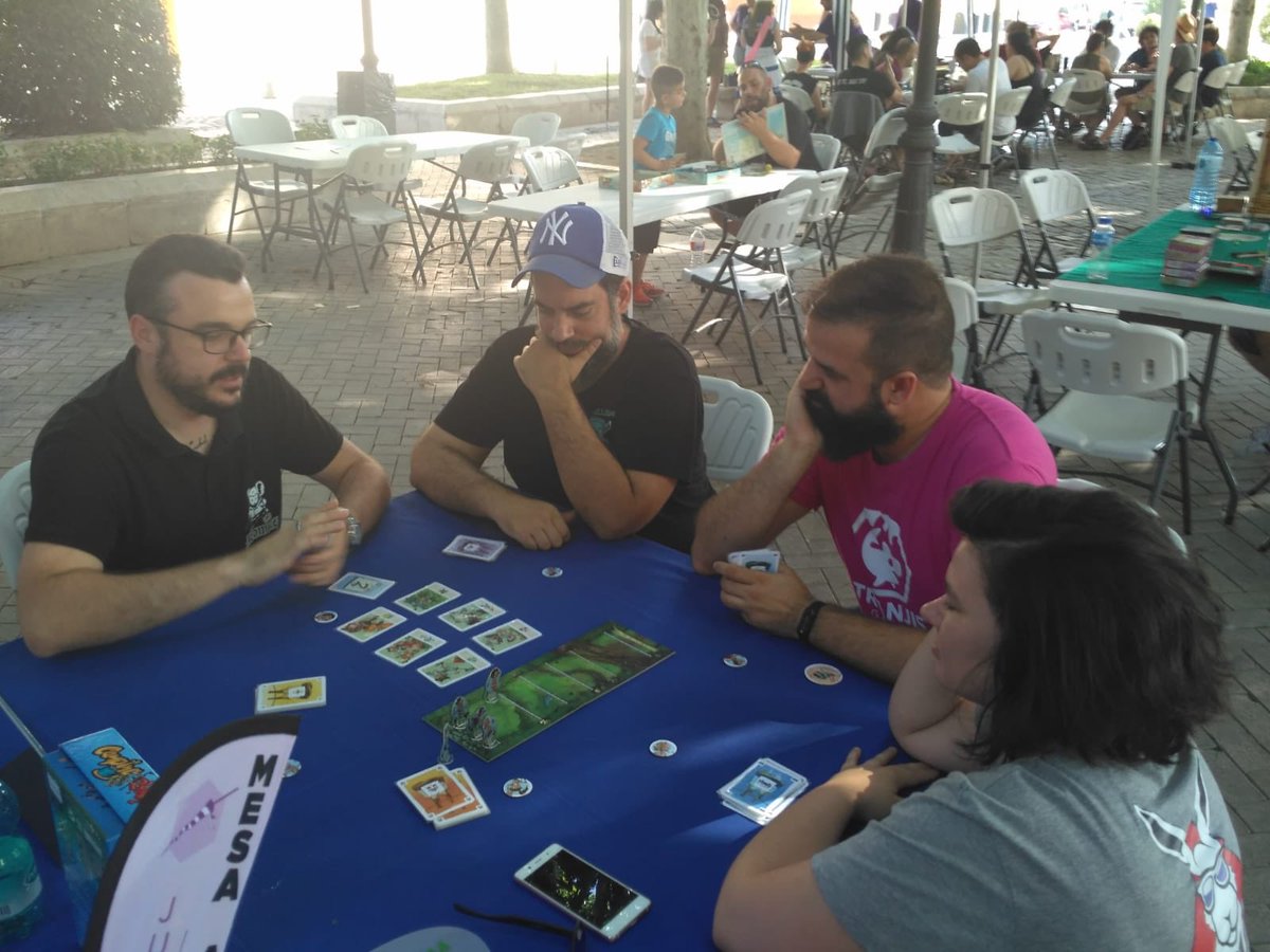 Jugando a Camping Run! Con nuestros nuevos amigos de <a href="/Tranjisgames/">Tranjis Games</a> y <a href="/freekdomyt/">Freekdom</a> 
#jyq19 #JuegosyQuebrantos