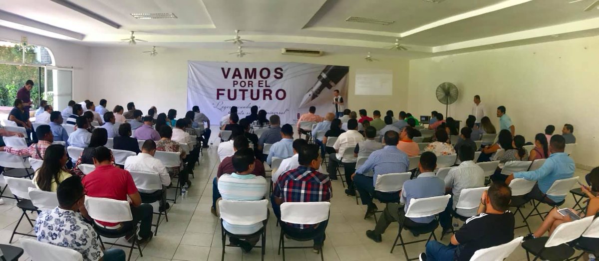 RAguilar_G's tweet photo. Hoy en #TuxtlaGutiérrez, conferencia: “Educar para transformar a 🇲🇽 #Mexico”.
#RicardoAguilarGordillo #MxM #SNTE https://t.co/8HIuQLZPC3