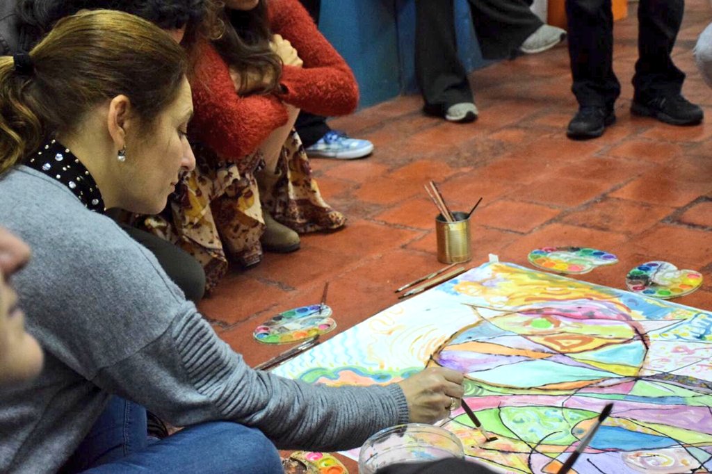 LeacGonzalez's tweet photo. El @espaciosurgir ⤴️ habilitamos herramientas pedagógicas y emocionales para repensar nuestros conflictos cotidianos 🙂
Hoy participamos de una nueva jornada de los #JuegosParaLaPaz ☮️ https://t.co/dGQbda7Y1g