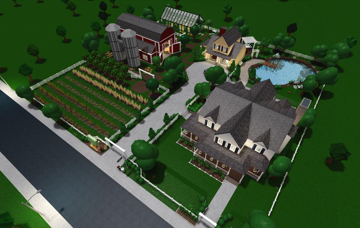 Traditional Family House Bloxburg Exterior