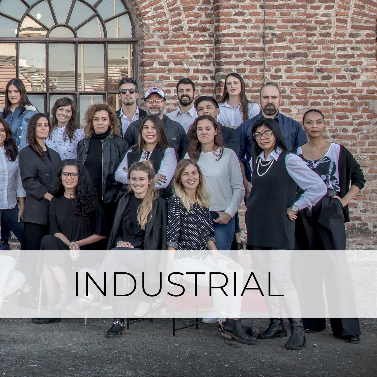 EstudioSimple's tweet image. 29 Junio | Día Mundial del Diseño Industrial
Las #SimpleEstudio lo celebramos trabajando con respeto, consciencia y amor desde #Córdoba.
Elegimos esta foto del #CBAD 2018 donde estamos muchxs de lxs diseñadorxs de esta cuidad, de todos los rubros! En julio, se viene #CBAD2019!