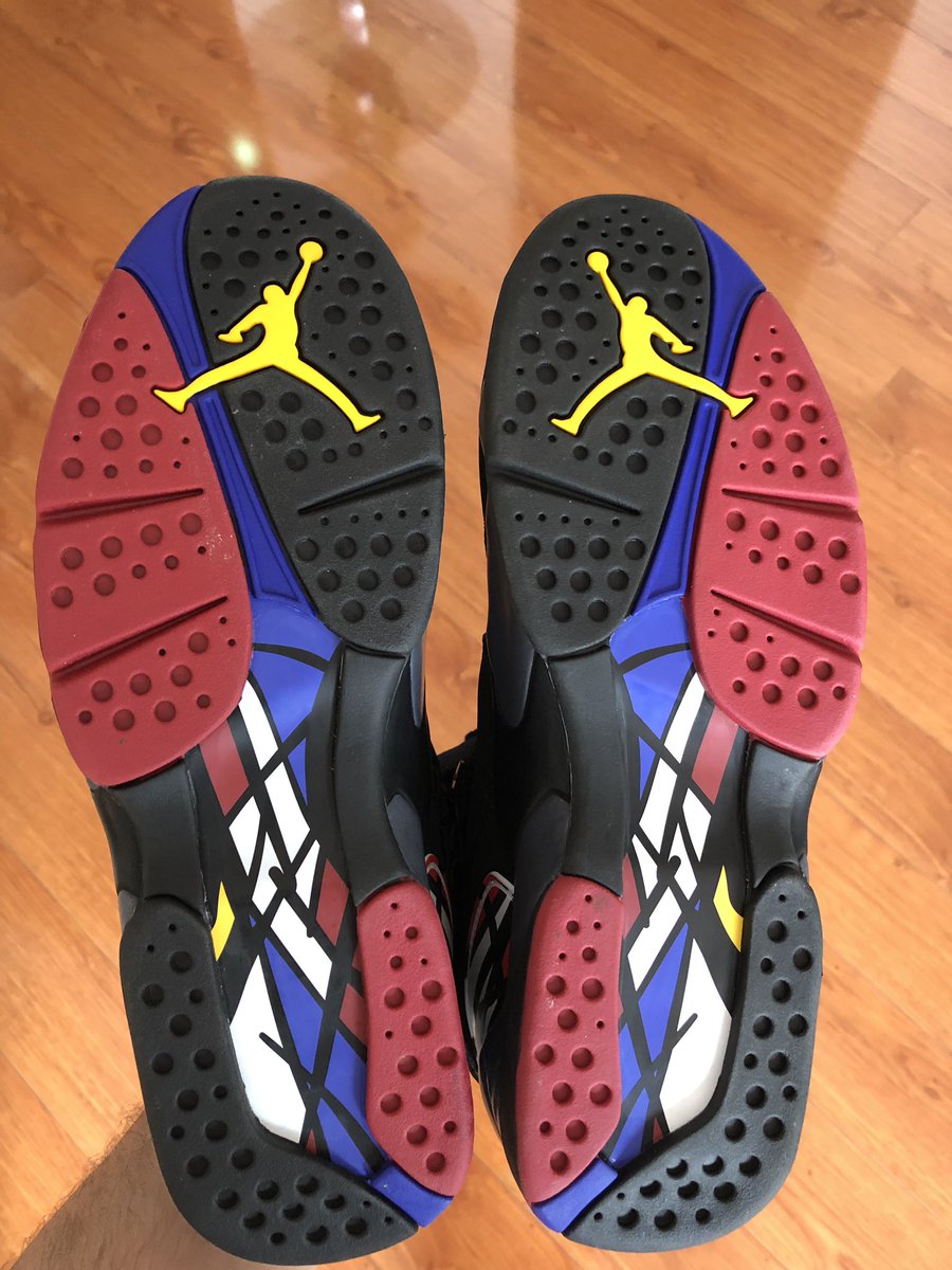 OjoMudo's tweet photo. Y bueno, sé que pocos entenderán, pero me acaban de llegar los zapatos que siempre había a querido tener para jugar Basket.

Son un sueño hecho realidad, y básicamente se pueden resumir como el amor personificado en un objeto deportivo.

😍😍😍😍😍😍😍😍

#AirJordanVIII 
#MJTeam https://t.co/63JHwtyMnM