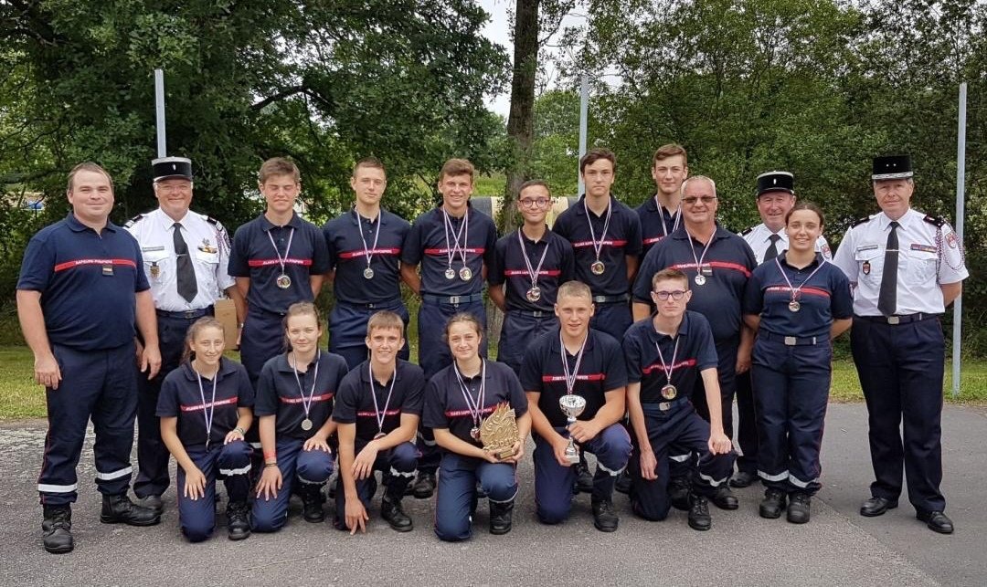 SDIS_49's tweet photo. Rassemblement régional des jeunes sapeurs-#pompiers #JSP #Herbignac @loireatlantique
@SDIS44. 👏👏👏félicitations à nos #JSP qui finissent :
🥈 challenge gudso 
🥉 classement général https://t.co/o53QSlTj2s