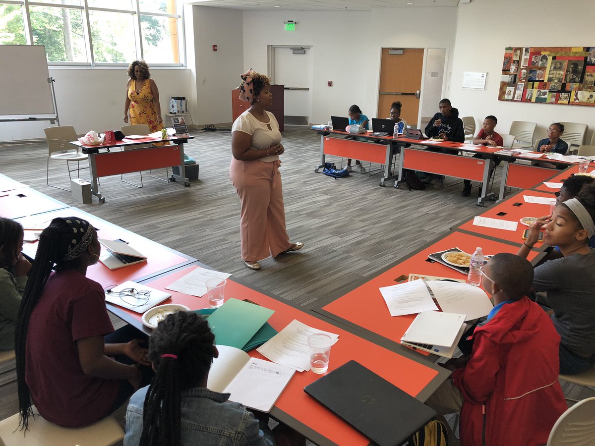 FGTV's tweet photo. @marvinarrington Commissioner Marvin Arrington Jr. at the final weekend of the Write To Rise Young Writers Workshop at @fulcolibrary Wolf Creek Library. @fultoninfo #WriteToRise https://t.co/2f7zHLJLl7