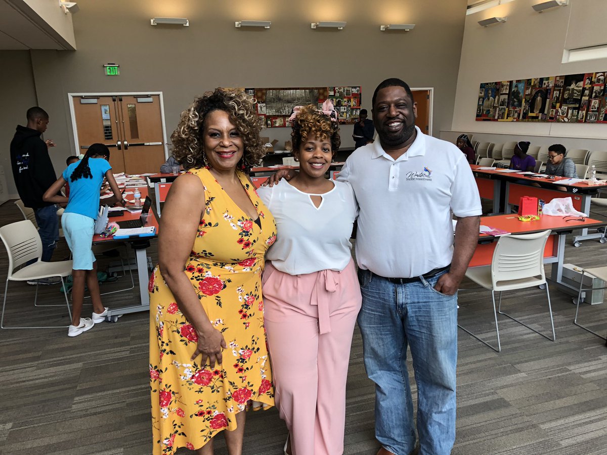 FGTV's tweet photo. @marvinarrington Commissioner Marvin Arrington Jr. at the final weekend of the Write To Rise Young Writers Workshop at @fulcolibrary Wolf Creek Library. @fultoninfo #WriteToRise https://t.co/2f7zHLJLl7