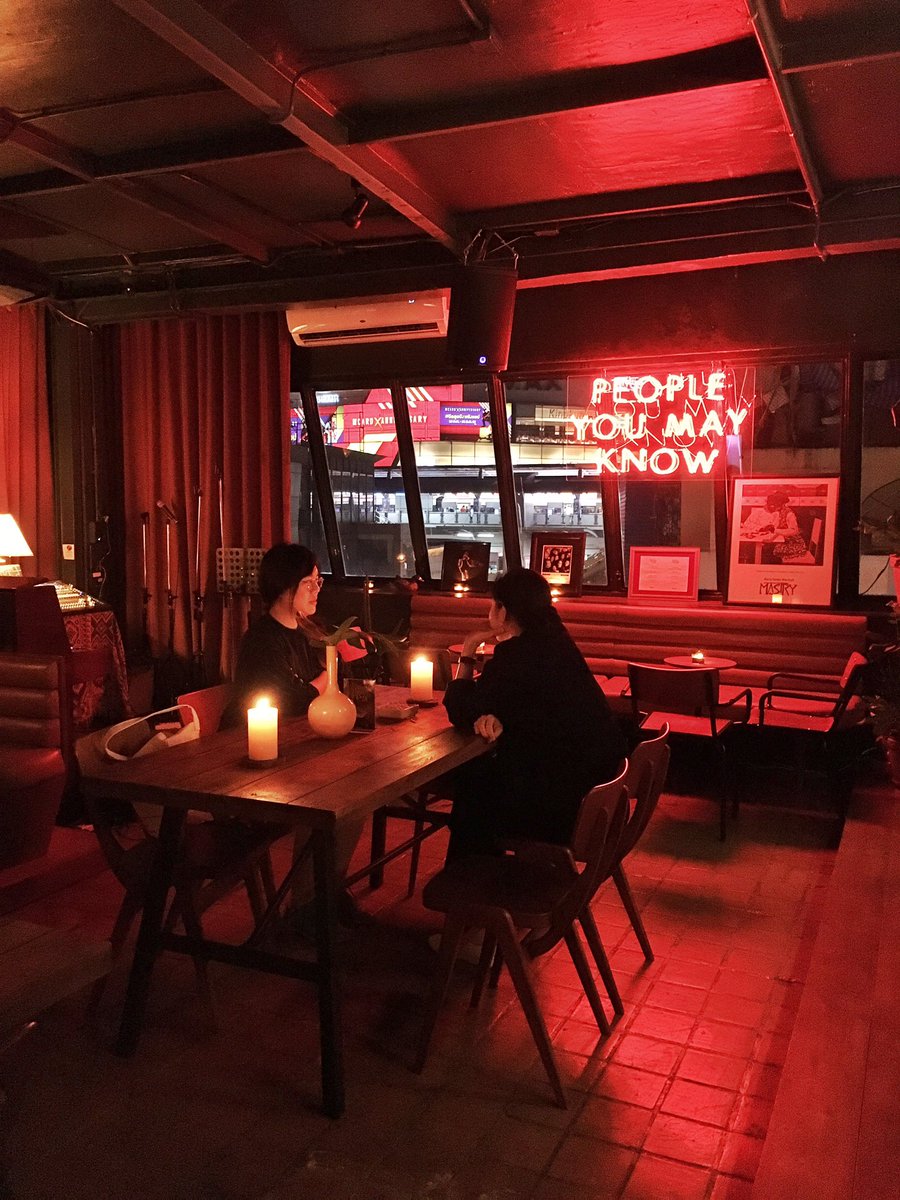 Saturdaysreview's tweet photo. Mutual Bar บาร์ดีมีสไตล์ 📌พิกัด: btsพร้อมพงษ์ บาร์มีความกลิ่นไอแบบยุโรป ชอบมากกก ทั้งบรรยากาศร้าน (ห้องน้ำดี ถือว่าผ่าน!!) ��นักงานดูแลดี, bartender คือให้คำแนะนำดีมาก คุยเล่นสนุกมาก แนะนำๆๆ ก่อนจะคนเยอะไปมากกว่านี้ ที่สำคัญ จองก่อนไปด้วยนะ* #บาร์ลับ #รีวิวบาร์ #ทวิตดีคนรีน้อย https://t.co/bM8YvxBawj