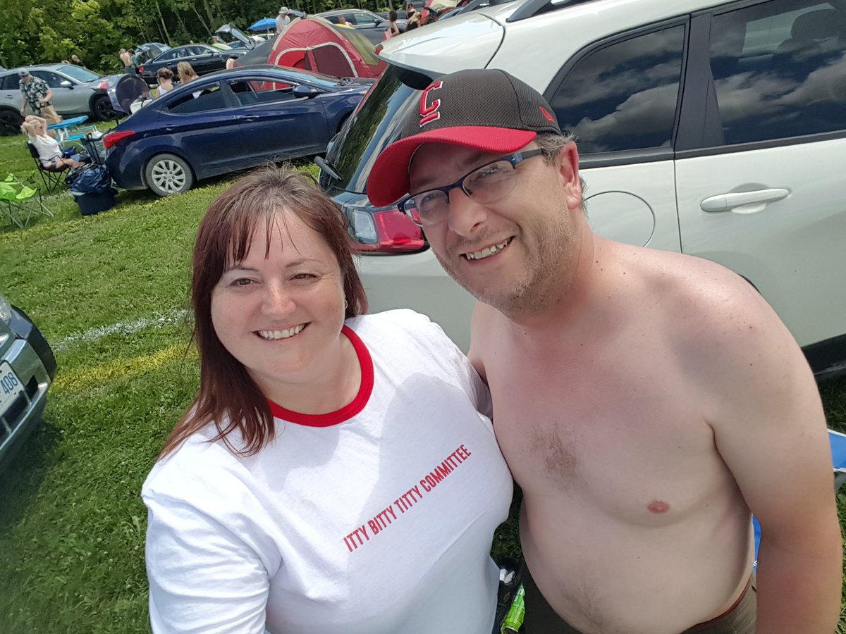Sitting in a field before we hit <a href="/thebeaches/">The Beaches</a> #burlscreek <a href="/imabadson/">John Doyle</a>