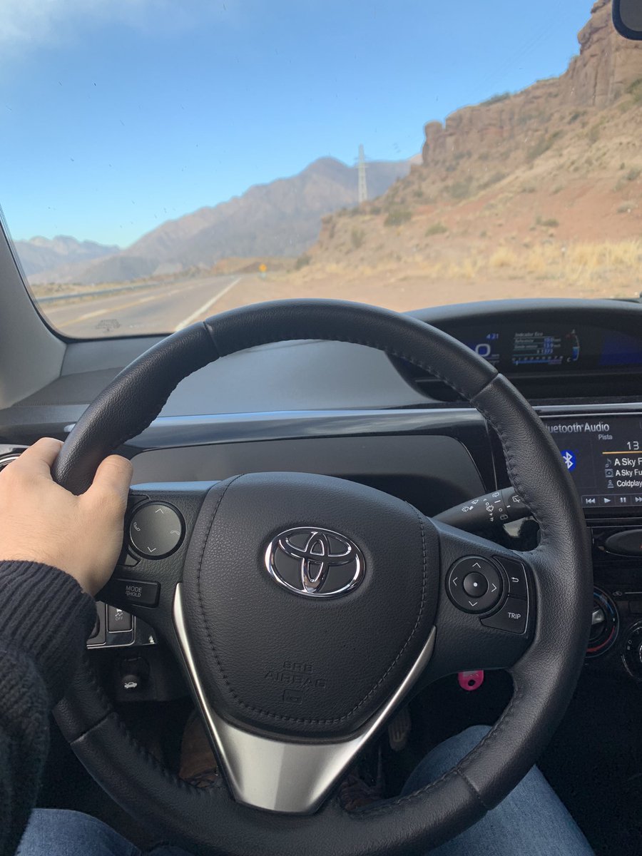 Grosembacher's tweet photo. Llegás a Mendoza en low cost, te tomás un Uber legal, alquilás un toyota mobility (car sharing app) y por 2.50 mangos llegaste a la nieve. What a time to be alive y ser millennial https://t.co/iAhGCzGNBL