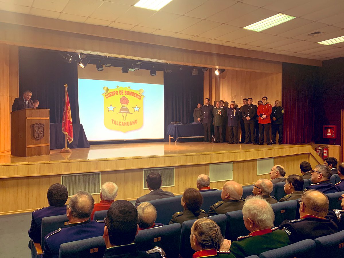 DPRBiobio's tweet photo. [Ahora] Acompañamos a los @BomberosdeChile 🚒 de Talcahuano en el acto de celebración del Día del Bombero voluntario 👨‍🚒 Como @GobiernodeChile reconocemos y destacamos su importante y esforzada labor, que resguarda a toda nuestra comunidad. #GraciasBomberos https://t.co/ZjwfWMjeR0