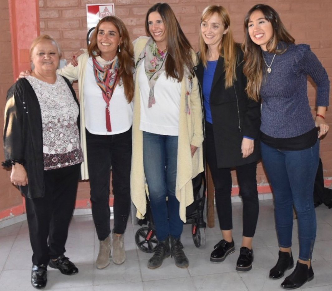 MarisaUcedaOk's tweet image. Venecia Ripari es una compañera de #Coquimbito Maipú, muy querida por la comunidad y los compañeros y compañeras. Gracias por invitarme a tu cumpleaños que es el festejo de la amistad y el compromiso con el otro #LaPatriaEsElOtro #EsConTodos #EsConTodas