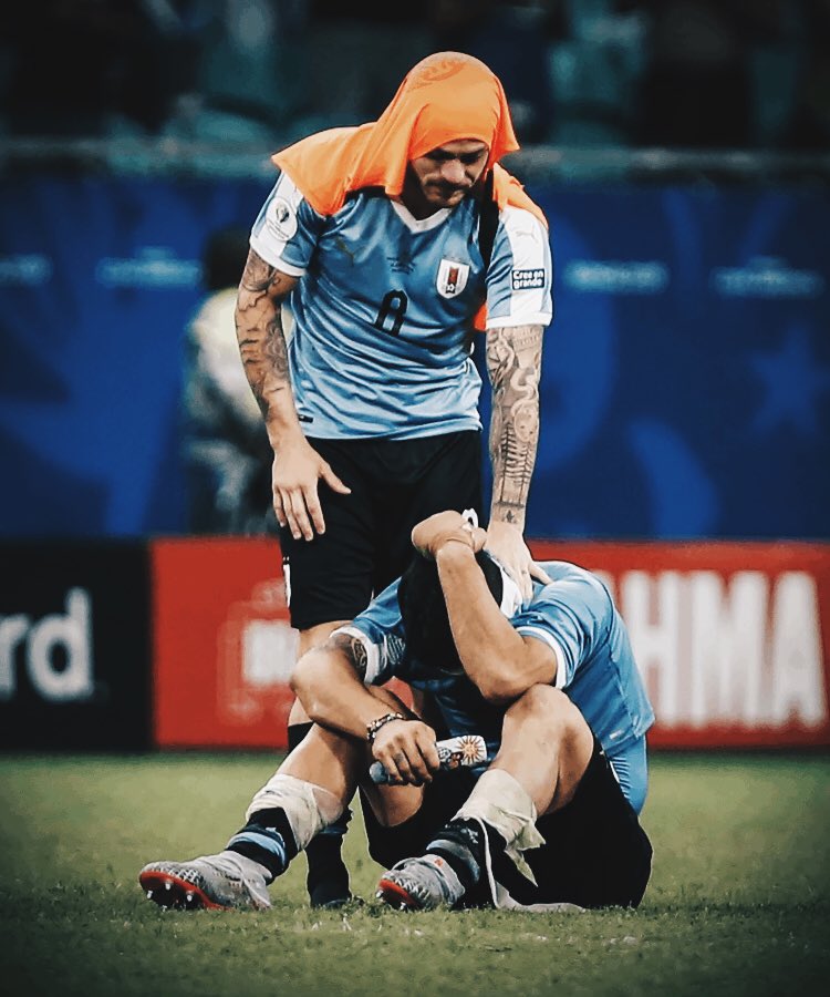 uruwhattt's tweet photo. Cuando nosotros lloramos por dentro, ellos lloran por fuera. 
Y cuando uno se cae, lo levantamos entre todos. 
Siempre fue así Uruguay.
Volveremos. https://t.co/xlqK3g64xE
