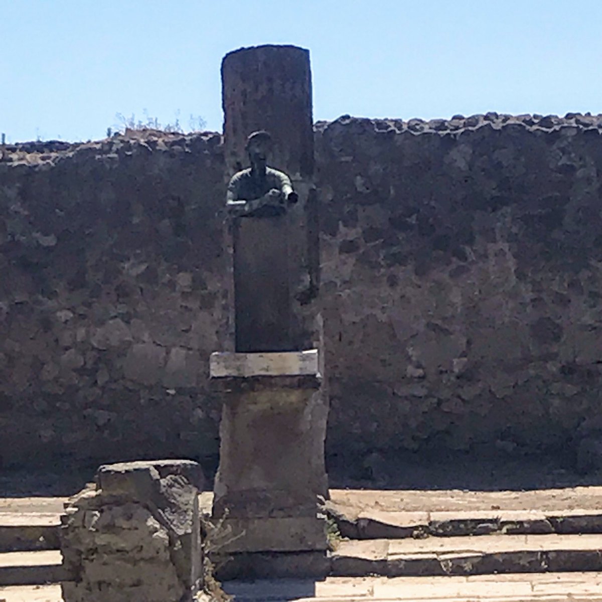 BCHSmagistra's tweet photo. Exploring the ruins of #Pompeii with #BCHSLatin https://t.co/YRP8NxervX