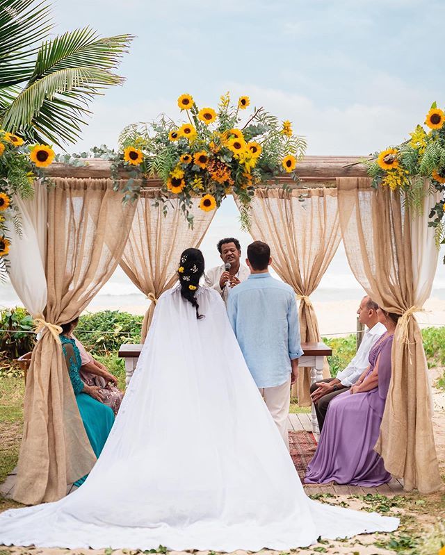 Brunomontt's tweet photo. Quanto mais casamentos eu fotografo, mais percebo que os casais que definem as prioridades do casamento, guiando-se pelo que sentem e pelo que já faz sentido em suas vidas, são muito mais felizes ao final do dia!

Vocês amam uma festa? Que haja festa! 
S… https://t.co/BUs6oR5wMG https://t.co/DgTAFVxYpm