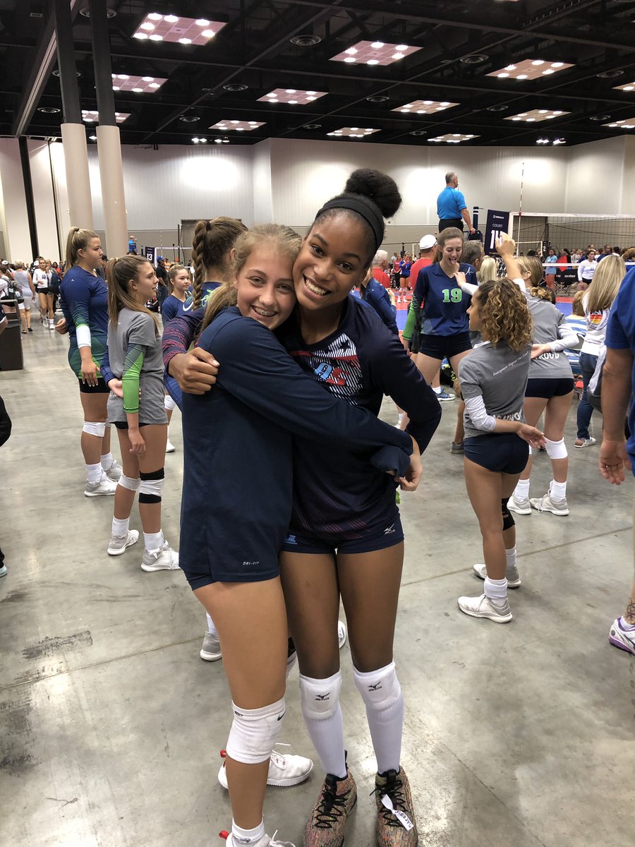 The most positive part of my day was getting a hug from @landry_soleil ! #middleblockers #volleyballfriends #ImfromGAandsheisfromTX