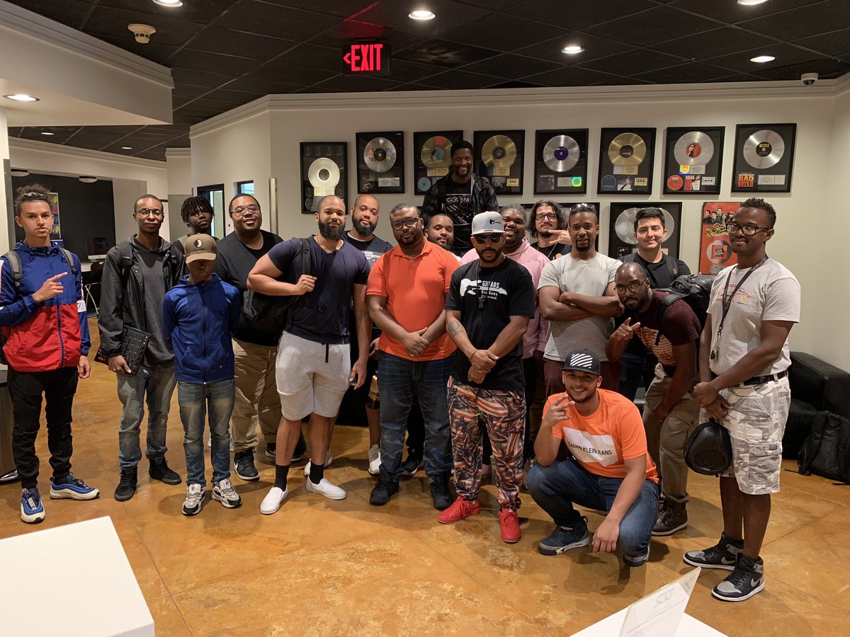 shellobeatzwrld's tweet photo. #BeatStarsMeetUpMiami was amazing as usual. Had a great time sharing and networking. Appreciate the opportunity to share what I know about this business with my peers. Shoutout to @BeatStars and @sae_northamerica for making this event possible! https://t.co/eP9qWECvC5