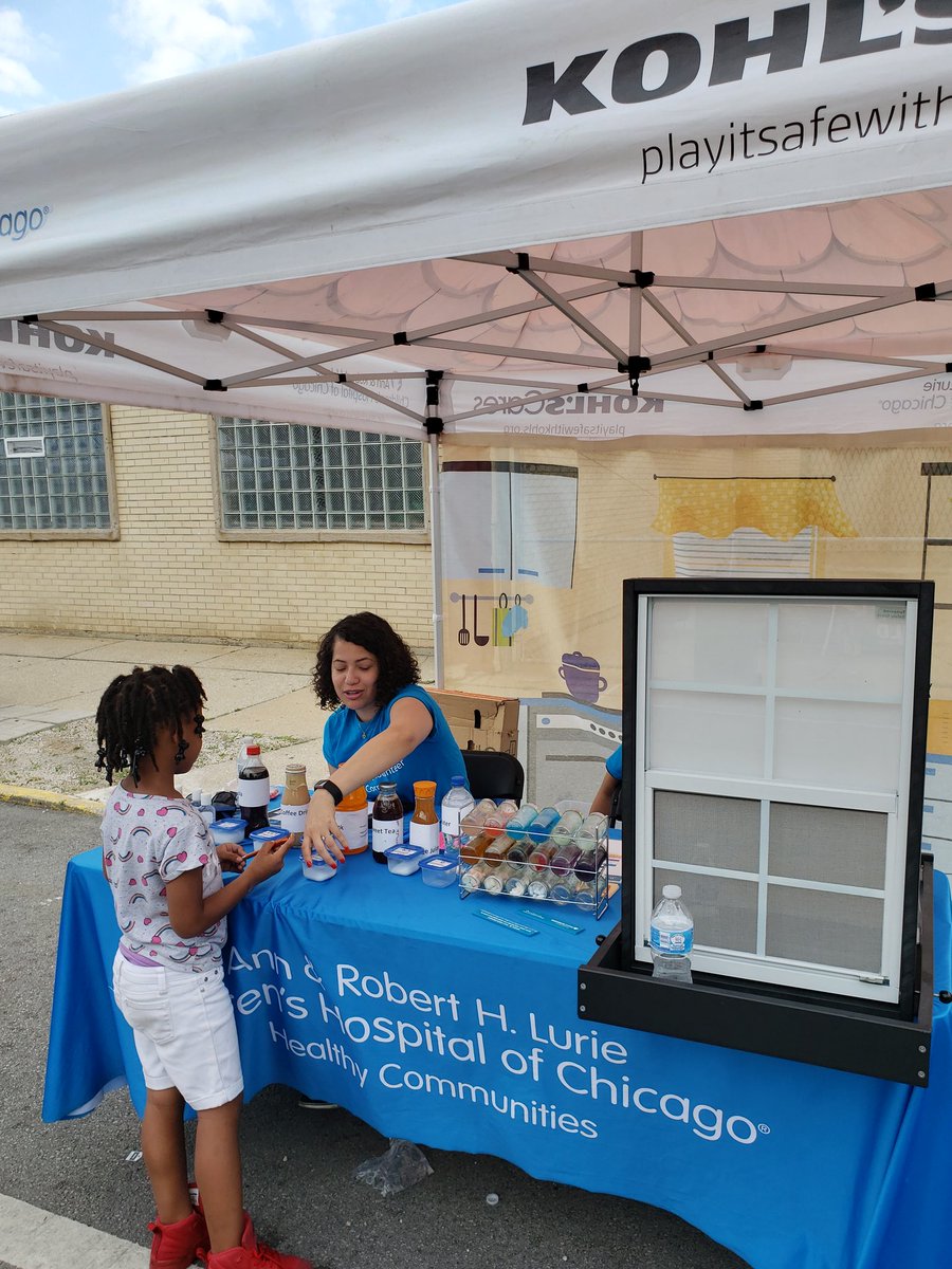 LurieHCN's tweet image. What a beautiful day for a community event! Our Community Volunteer Corps spent the day at Austin's Summer of Opportunity playing games and sharing knowledge. Thanks @buildchicago for having us! #BUILDfutures