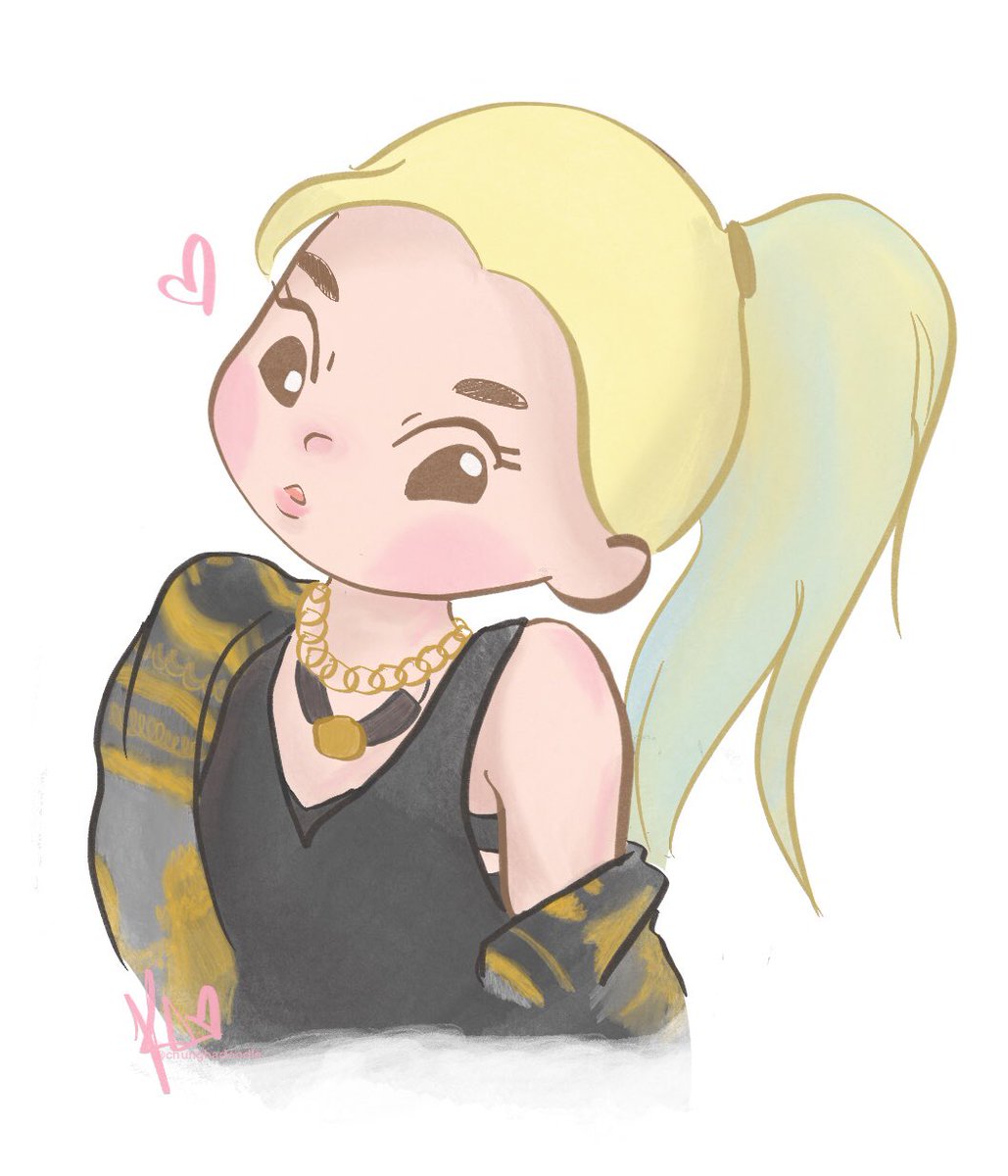 chunghadoodle's tweet photo. in honor of chungha being her expensive versace self on music core today ✨✨✨ https://t.co/Op1wuR0EJ4