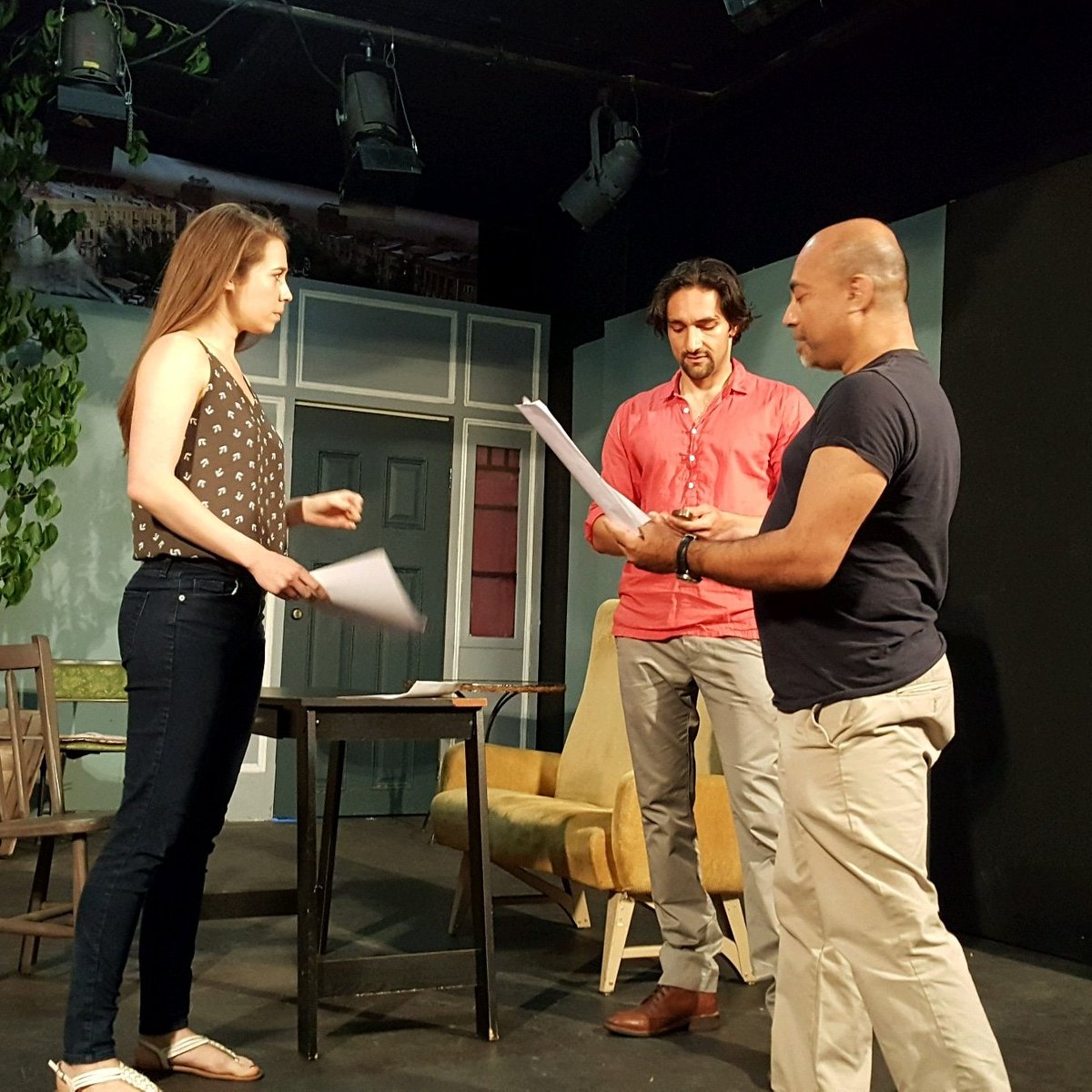 BaileyDirects's tweet image. Writer-director Kamran Pasha explains a passage in his script to actors Abe Martell and Rachel Weck in Week 2 of the 6-Week Directors Workshop.
#thedirectorsworkshop #screenwriters #playwrights #writerdirectors #theatredirectors #filmdirectors #directingactors #directingtools