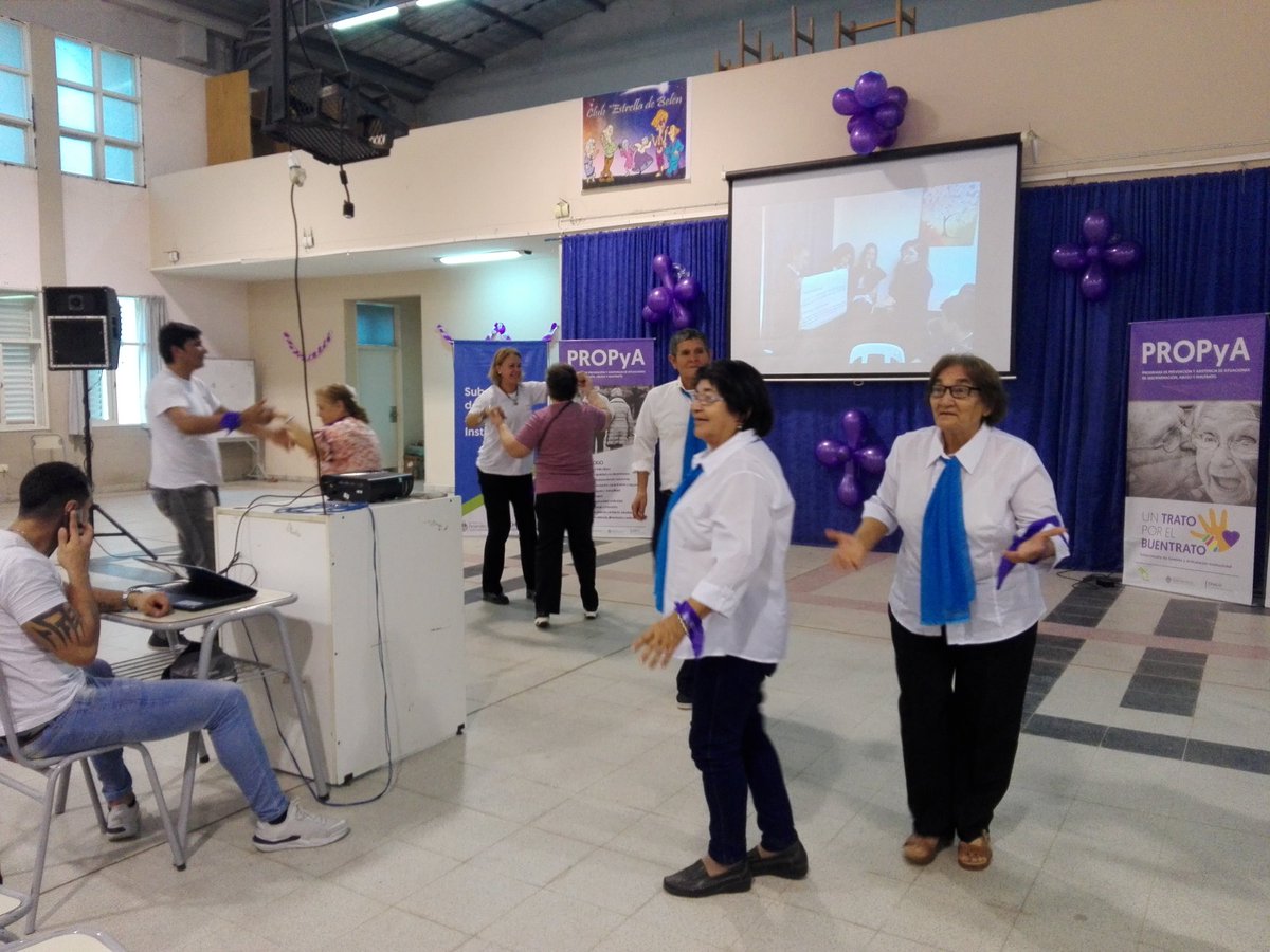 DesarrolloChaco's tweet photo. Un Trato por el Buentrato tuvo su actividad de cierre en el Instituto San Fernando Rey con adultos mayores de Residencias y Clubes de la provincia. Acompañó el subsecretario de Gestión y Articulación Institucional @Pablo__Diez. Son políticas públicas del gobernador @domingopeppo https://t.co/rO5zECtSM5